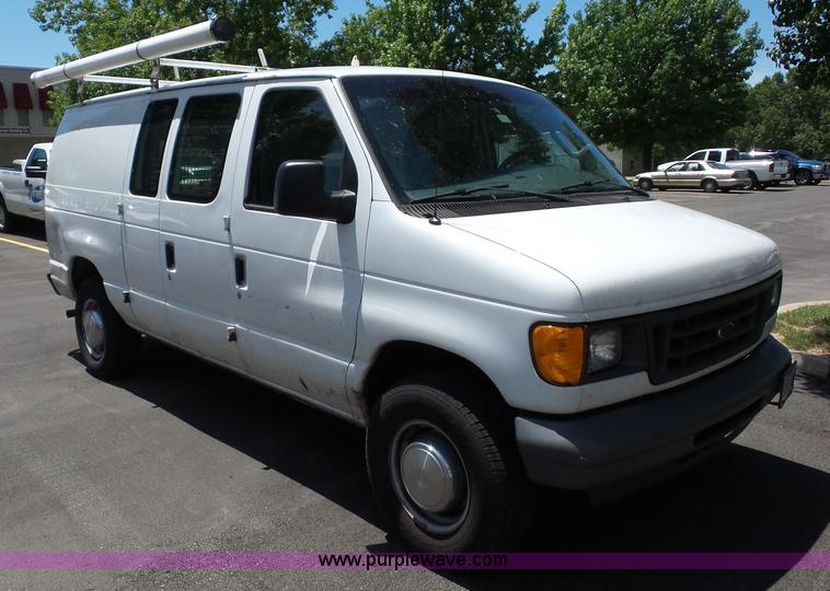 image for item L2889 2006 Ford E250 van