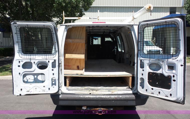 image for item L2889 2006 Ford E250 van