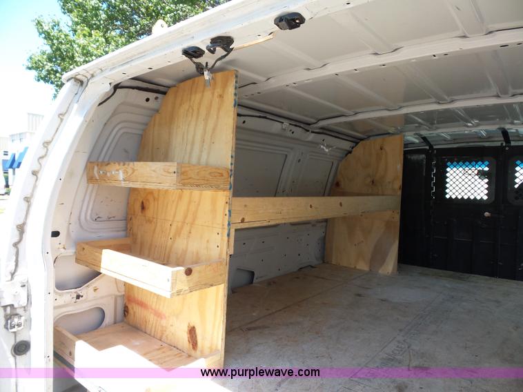image for item L2889 2006 Ford E250 van