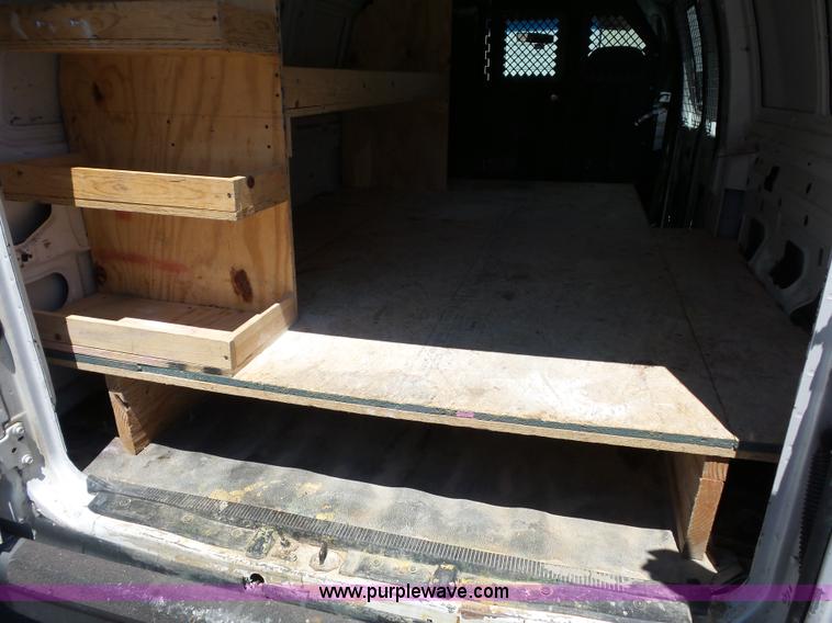 image for item L2889 2006 Ford E250 van
