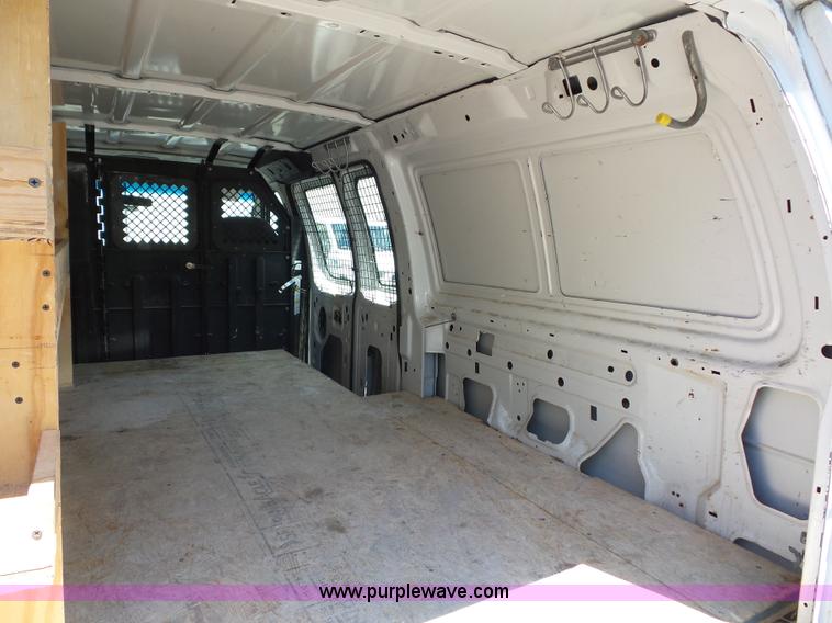 image for item L2889 2006 Ford E250 van