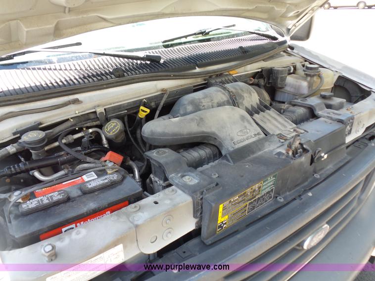 image for item L2889 2006 Ford E250 van