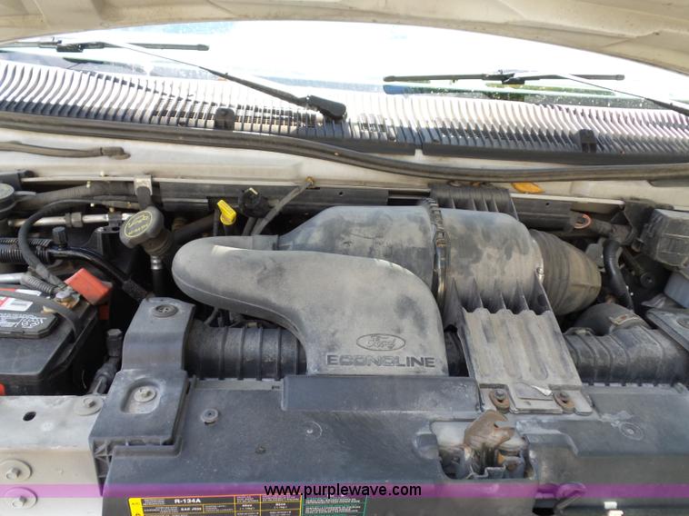 image for item L2889 2006 Ford E250 van