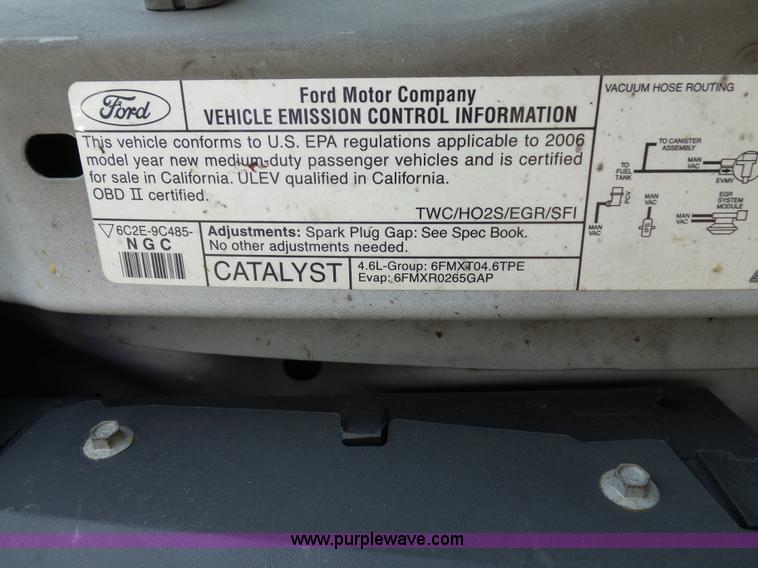 image for item L2889 2006 Ford E250 van