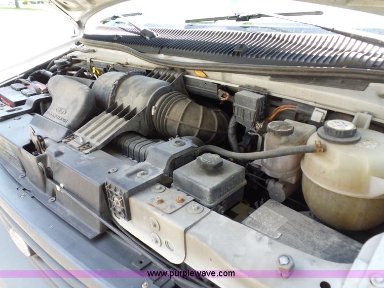 image for item L2889 2006 Ford E250 van