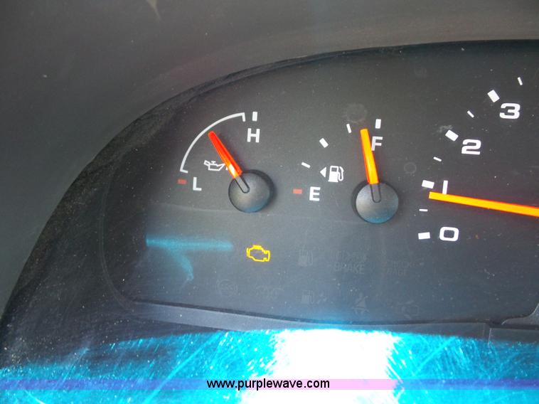 image for item L2889 2006 Ford E250 van