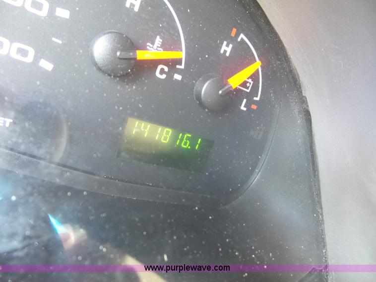 image for item L2889 2006 Ford E250 van