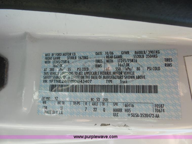 image for item L2889 2006 Ford E250 van