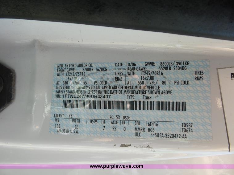 image for item L2889 2006 Ford E250 van