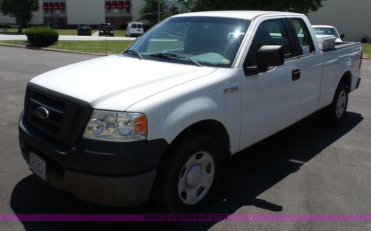 image for item L2890 2005 Ford F150 SuperCab pickup truck