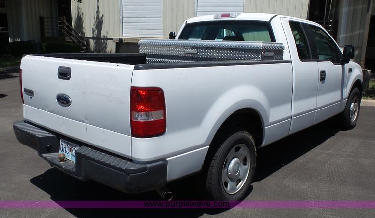 image for item L2890 2005 Ford F150 SuperCab pickup truck