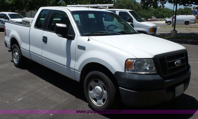 image for item L2890 2005 Ford F150 SuperCab pickup truck