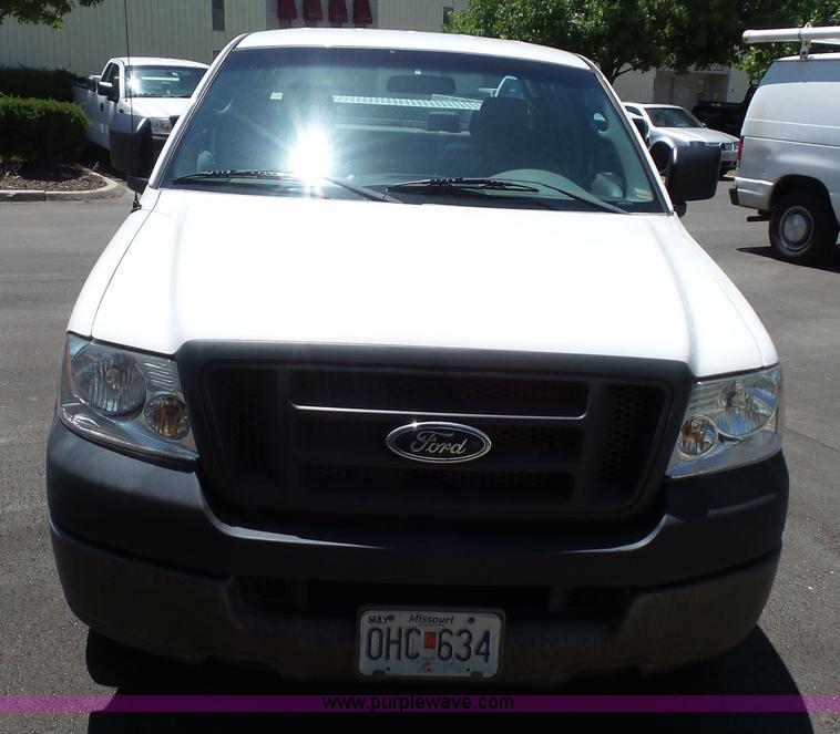 image for item L2890 2005 Ford F150 SuperCab pickup truck