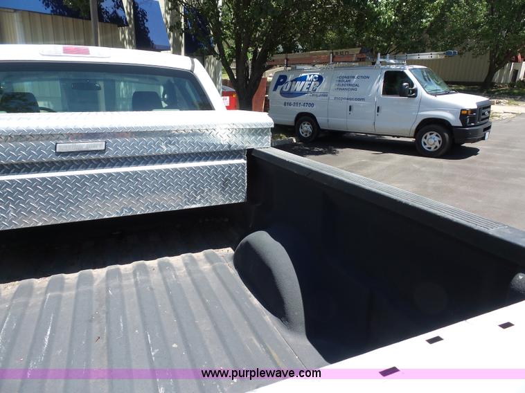 image for item L2890 2005 Ford F150 SuperCab pickup truck