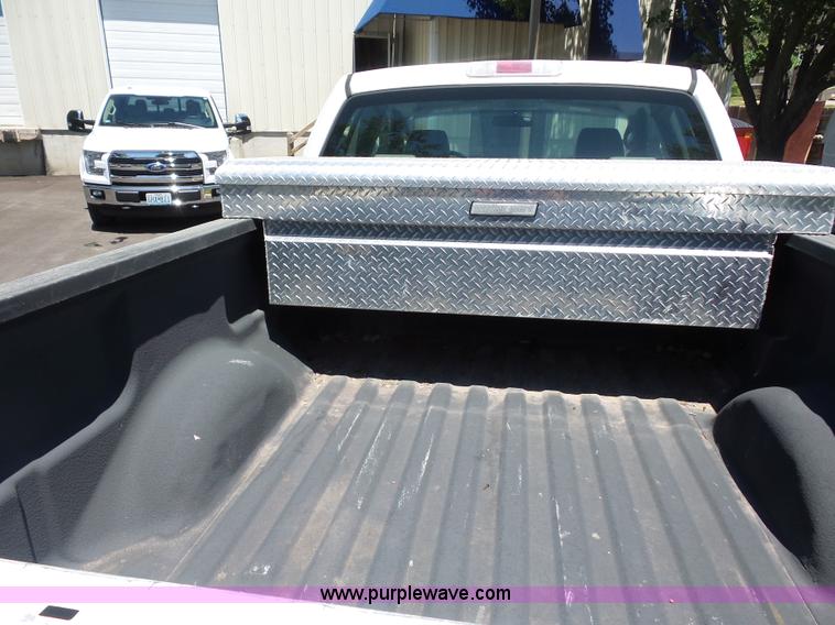 image for item L2890 2005 Ford F150 SuperCab pickup truck