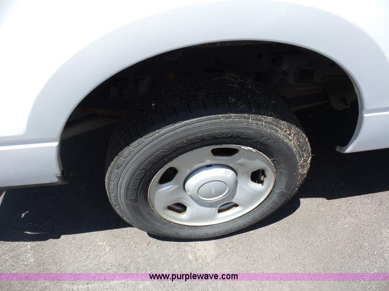 image for item L2890 2005 Ford F150 SuperCab pickup truck