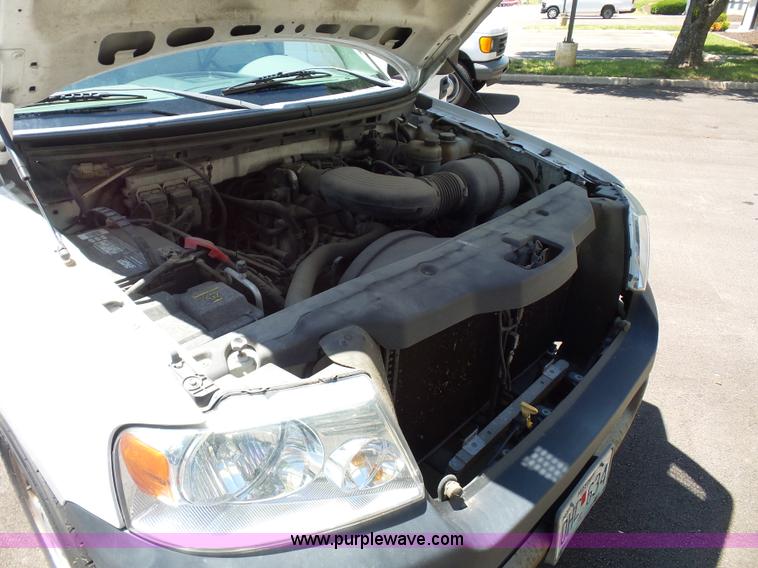 image for item L2890 2005 Ford F150 SuperCab pickup truck