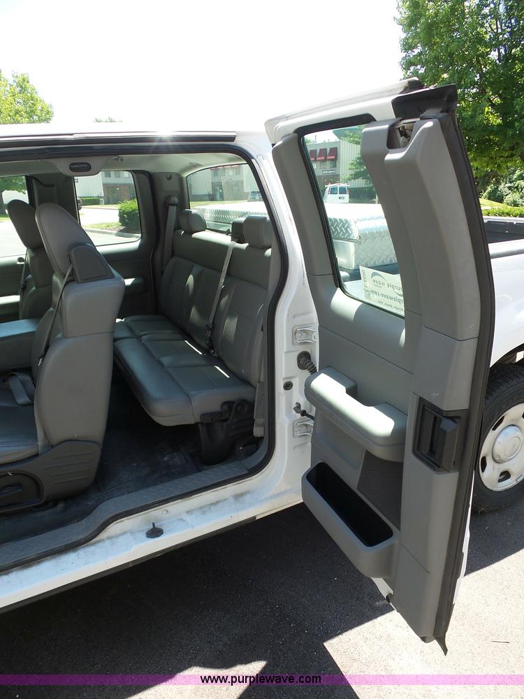 image for item L2890 2005 Ford F150 SuperCab pickup truck