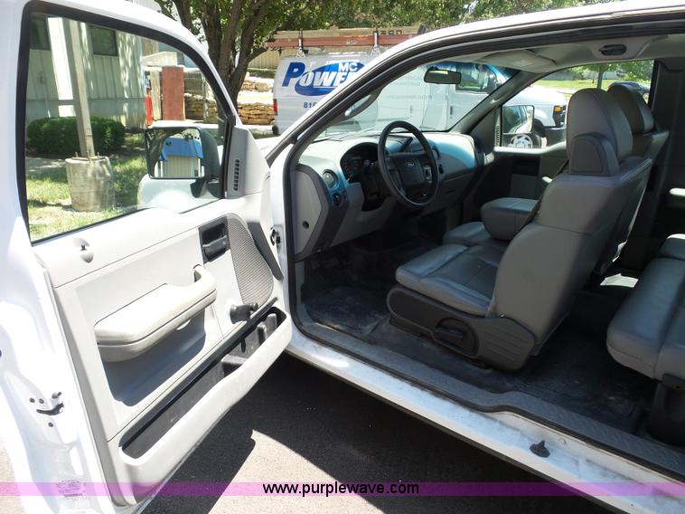 image for item L2890 2005 Ford F150 SuperCab pickup truck
