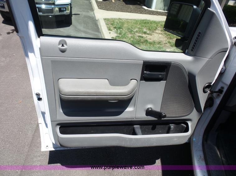 image for item L2890 2005 Ford F150 SuperCab pickup truck