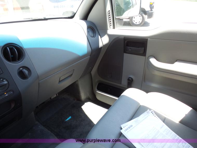 image for item L2890 2005 Ford F150 SuperCab pickup truck