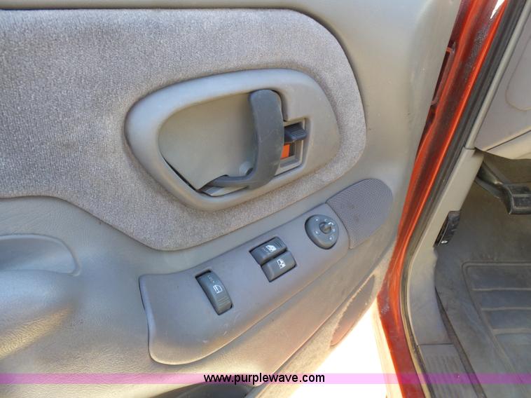 image for item L3678 1998 Chevrolet Silverado 1500 Z71 Ext. Cab pickup truck