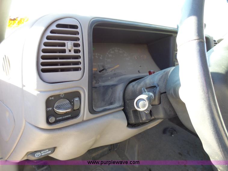 image for item L3678 1998 Chevrolet Silverado 1500 Z71 Ext. Cab pickup truck