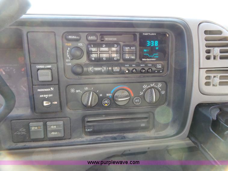 image for item L3678 1998 Chevrolet Silverado 1500 Z71 Ext. Cab pickup truck