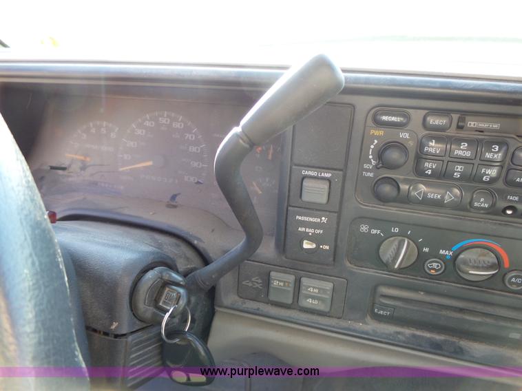 image for item L3678 1998 Chevrolet Silverado 1500 Z71 Ext. Cab pickup truck