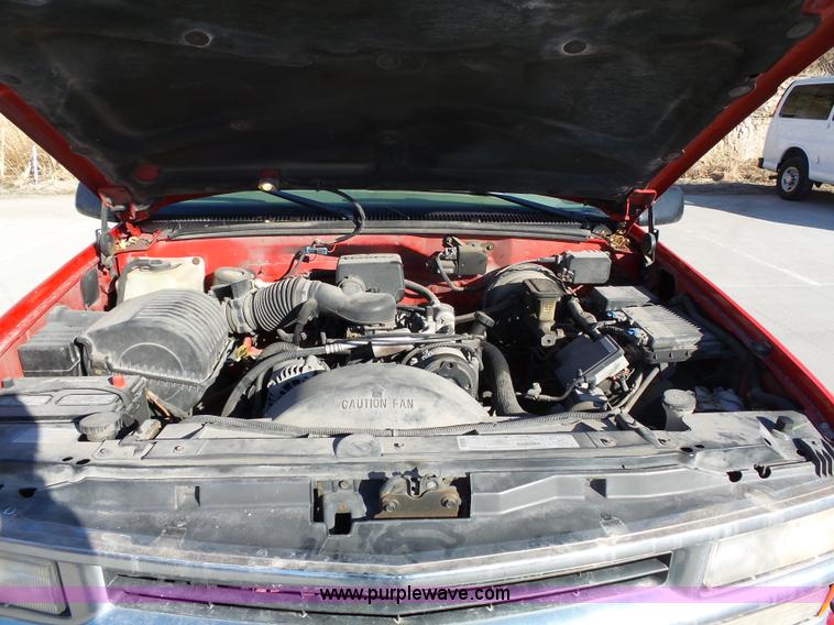 image for item L3678 1998 Chevrolet Silverado 1500 Z71 Ext. Cab pickup truck