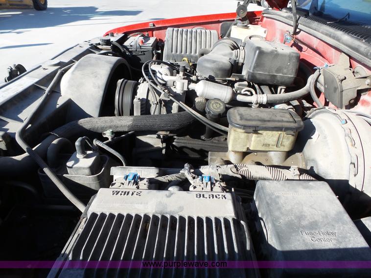 image for item L3678 1998 Chevrolet Silverado 1500 Z71 Ext. Cab pickup truck