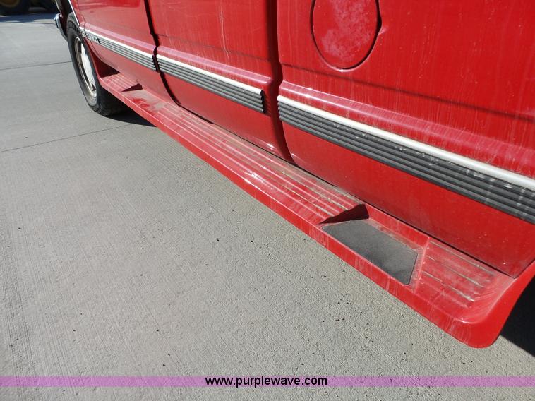 image for item L3678 1998 Chevrolet Silverado 1500 Z71 Ext. Cab pickup truck