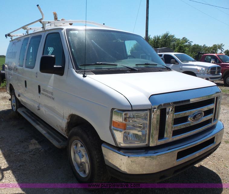 image for item L4840 2008 Ford E250 van
