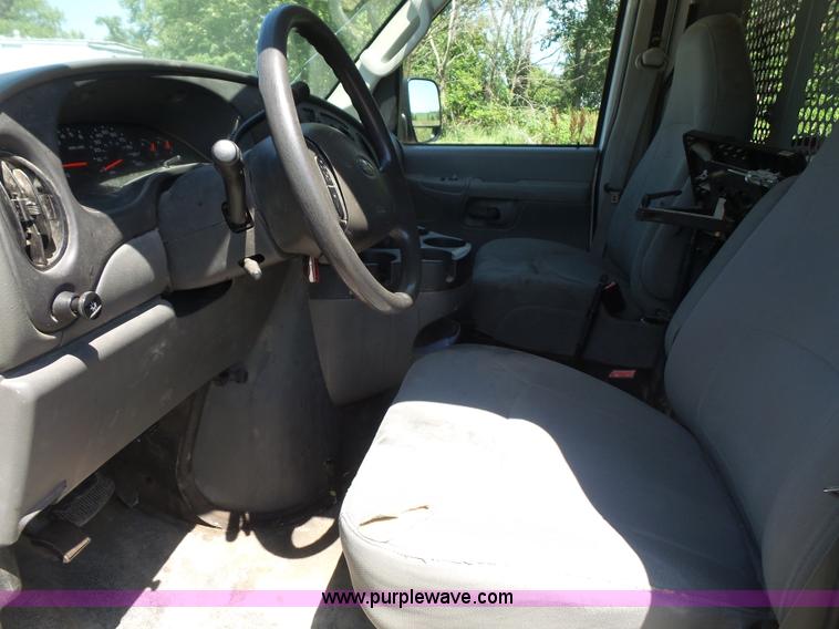 image for item L4840 2008 Ford E250 van