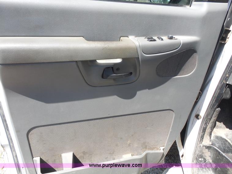 image for item L4840 2008 Ford E250 van