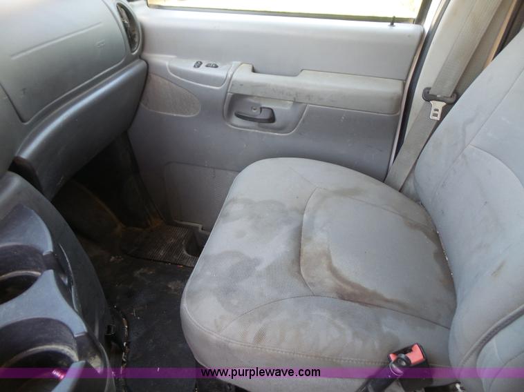 image for item L4840 2008 Ford E250 van