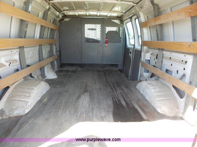 image for item L4840 2008 Ford E250 van