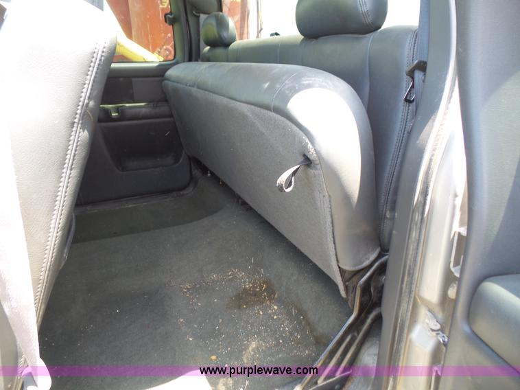 image for item L4863 2004 GMC Sierra 2500HD Ext. Cab pickup truck