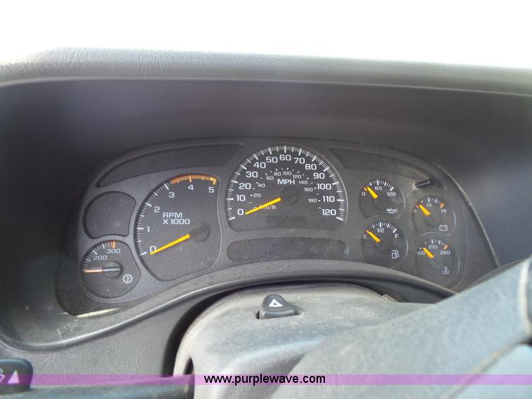 image for item L4863 2004 GMC Sierra 2500HD Ext. Cab pickup truck