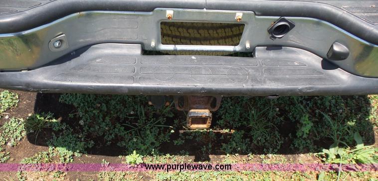 image for item L4863 2004 GMC Sierra 2500HD Ext. Cab pickup truck