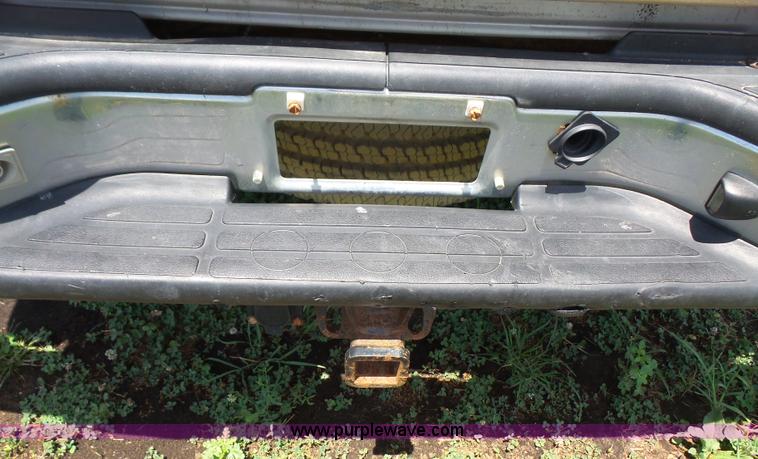 image for item L4863 2004 GMC Sierra 2500HD Ext. Cab pickup truck