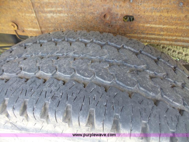 image for item L4863 2004 GMC Sierra 2500HD Ext. Cab pickup truck