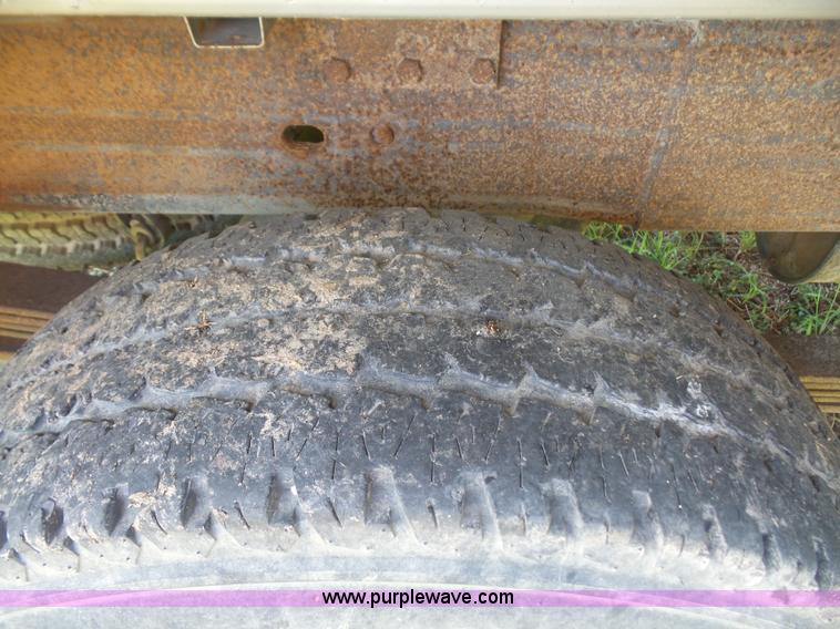 image for item L4863 2004 GMC Sierra 2500HD Ext. Cab pickup truck