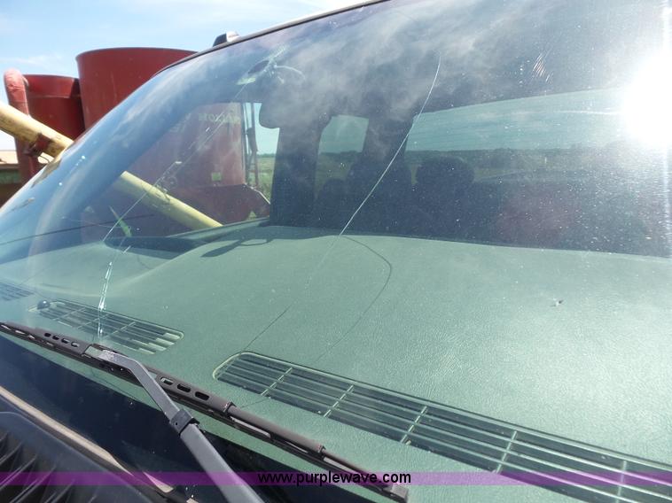 image for item L4863 2004 GMC Sierra 2500HD Ext. Cab pickup truck