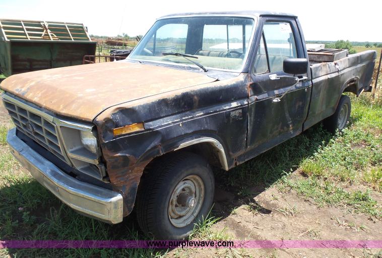 image for item L4867 1985 Ford F150 pickup truck