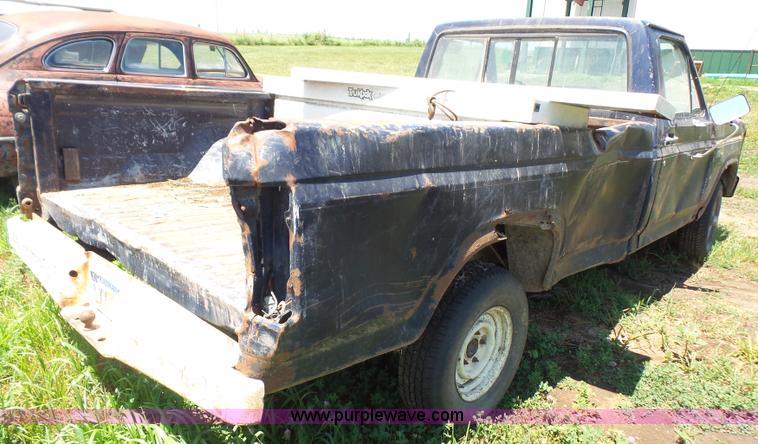 image for item L4867 1985 Ford F150 pickup truck