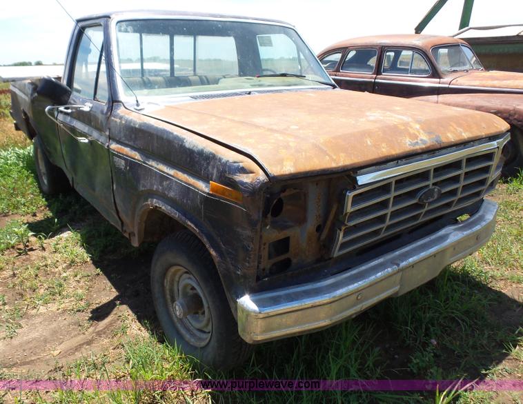 image for item L4867 1985 Ford F150 pickup truck