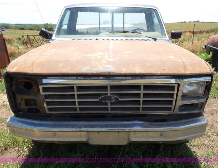 image for item L4867 1985 Ford F150 pickup truck