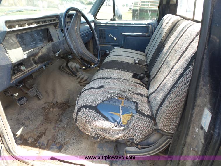 image for item L4867 1985 Ford F150 pickup truck