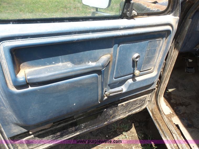 image for item L4867 1985 Ford F150 pickup truck